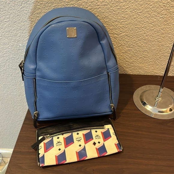 MCM Imprente Monogram Backpack with Detachable clutch - Picture 3 of 10